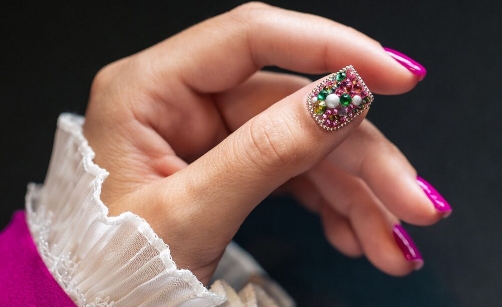 Gemstone nails: met deze nageltrend draag je je sieradendoos op je nagels