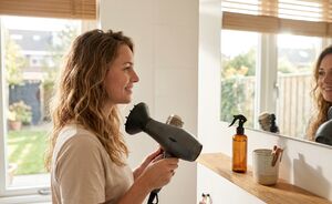 Hoe föhn je je haar zonder hitteschade?