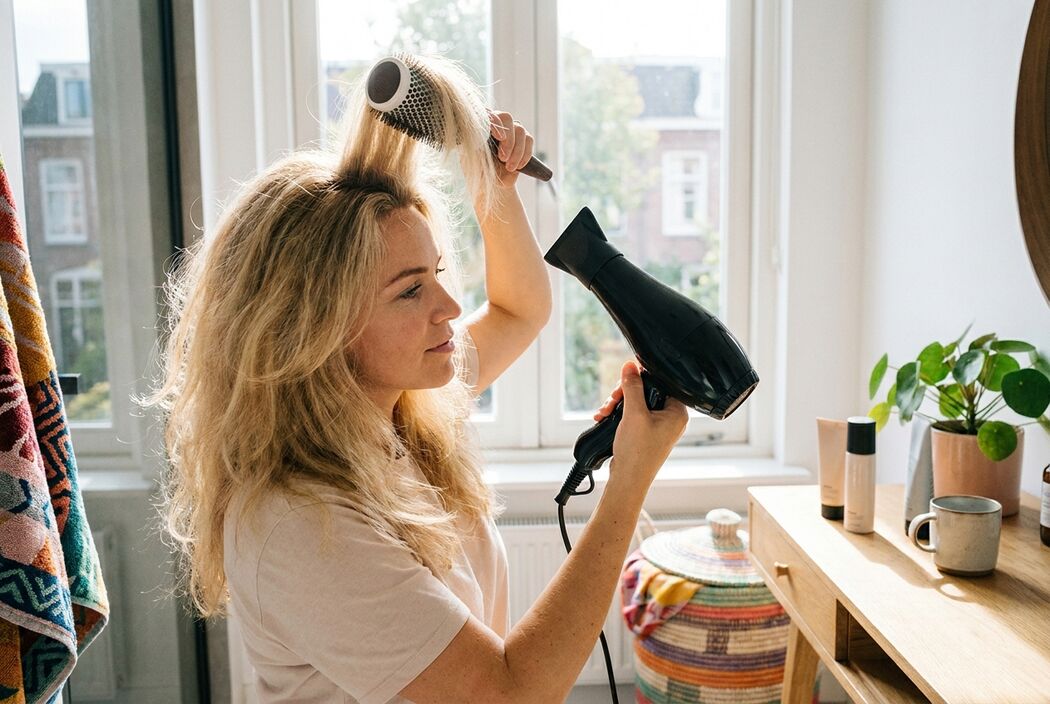 Zo föhn je volume in je haar