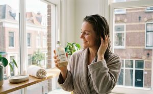 Deze overstap-tips helpen als je wisselt naar een parabeenvrije shampoo