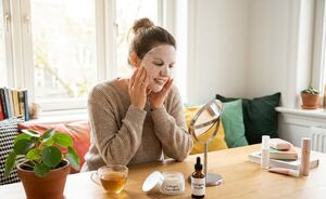 Het verschil tussen een collageenmasker en een collageen serum